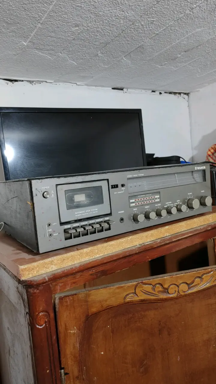 Reproductor de cassette vintage Silver con radio