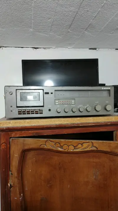 Reproductor de cassette vintage Silver con radio - miniatura 2