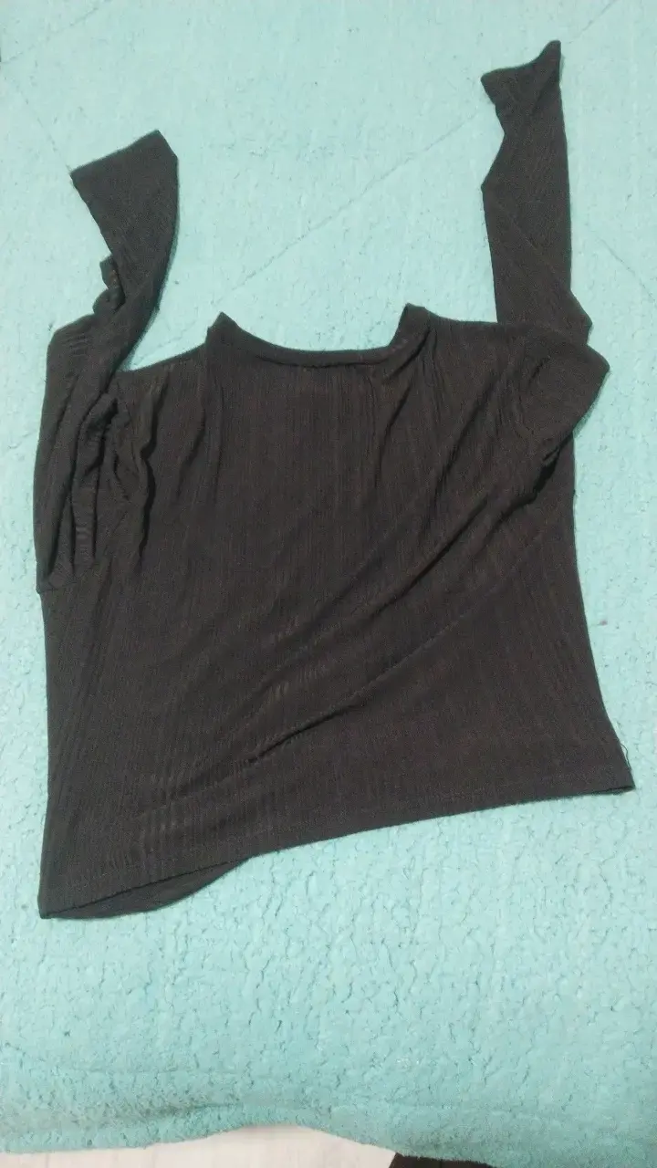 Polera negra de manga larga para mujer - 2