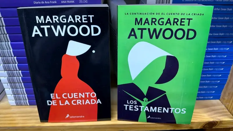 Pack de libros 'El Cuento de la Criada' y 'Los Testamentos' de Margaret Atwood