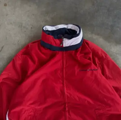 Chaqueta Roja Tommy Hilfiger con Cierre - miniatura 2