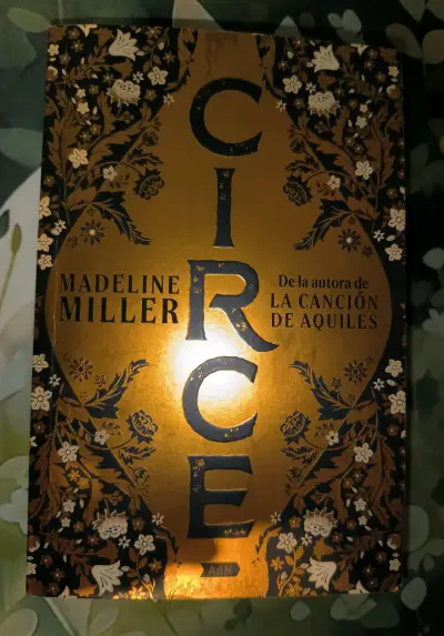 Libro 'Circe' de Madeline Miller en buen estado - miniatura 1