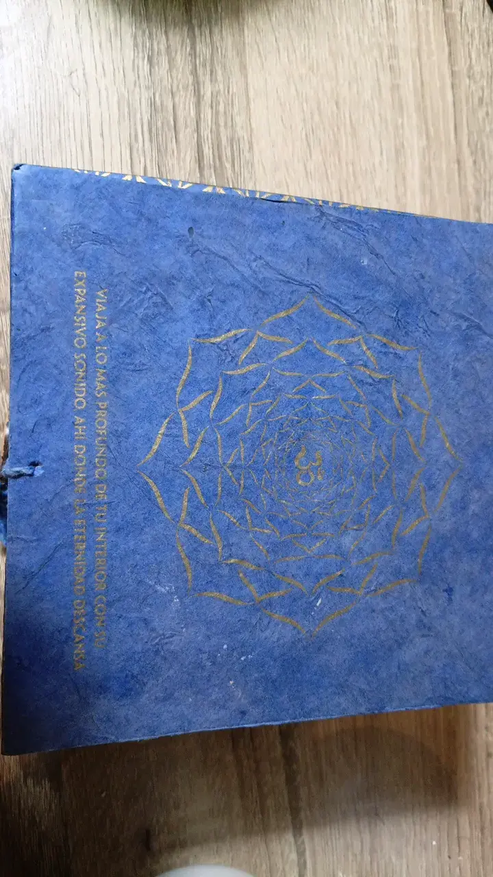Cuenco tibetano con mazo y cojín decorativo - 3