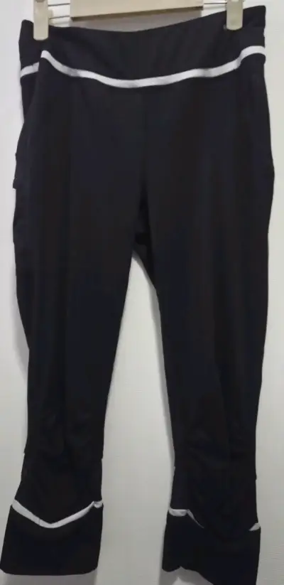 Pantalones deportivos negros con detalles blancos - miniatura 1
