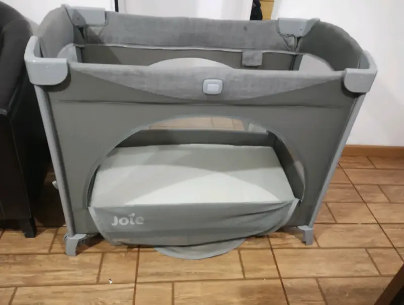 Cuna corral portátil gris Joie - 2
