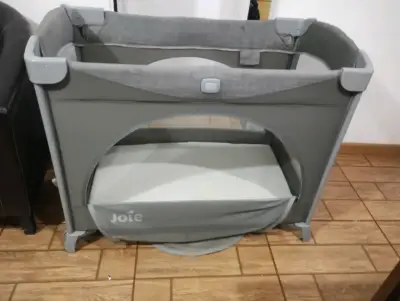 Cuna corral portátil gris Joie - miniatura 2