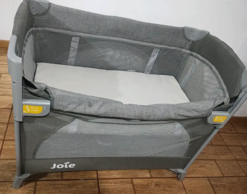 Cuna corral portátil gris Joie - 3