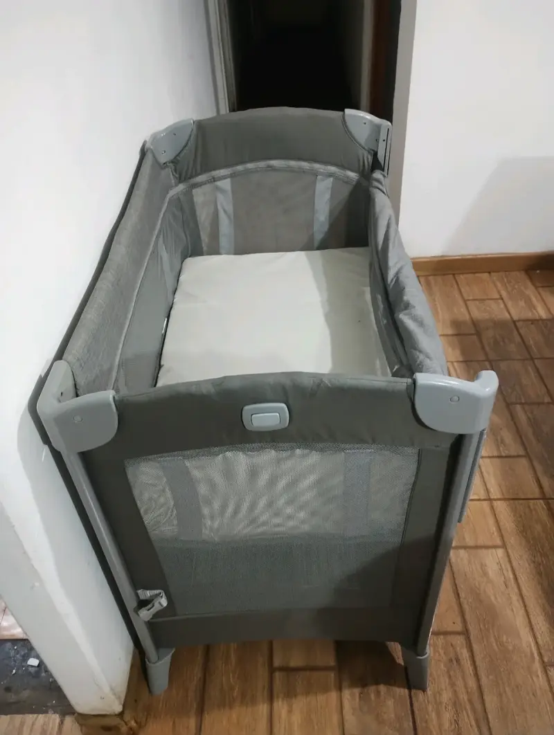 Cuna corral portátil gris Joie - 6