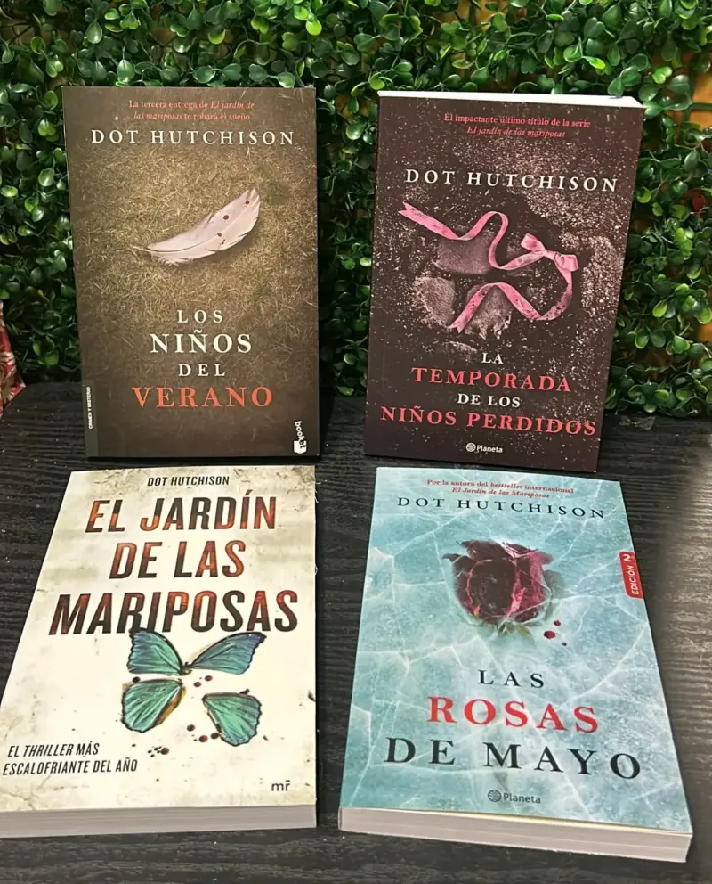 Colección de libros de Dot Hutchison