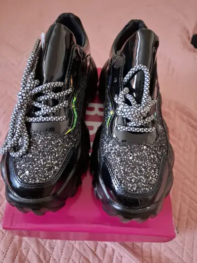 Zapatillas negras con brillo para mujer - miniatura 3