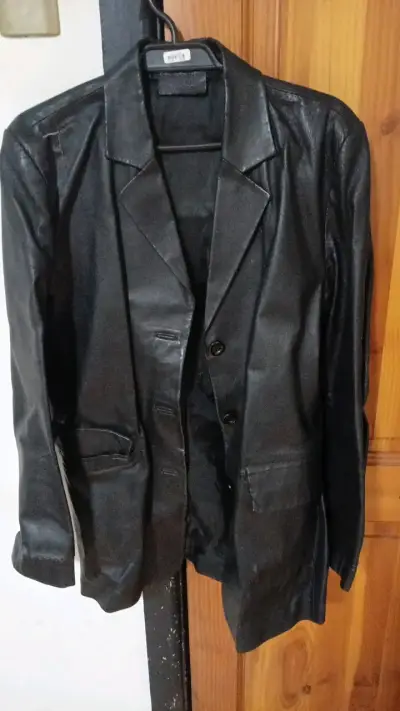 Chaqueta de cuero negra elegante para hombre - miniatura 1