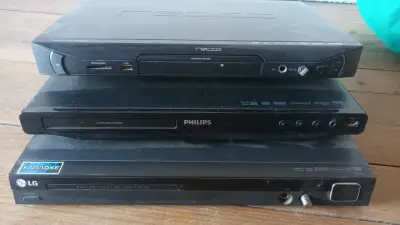 Reproductores de DVDs, 1 bueno, 2 para reparar. - miniatura 2