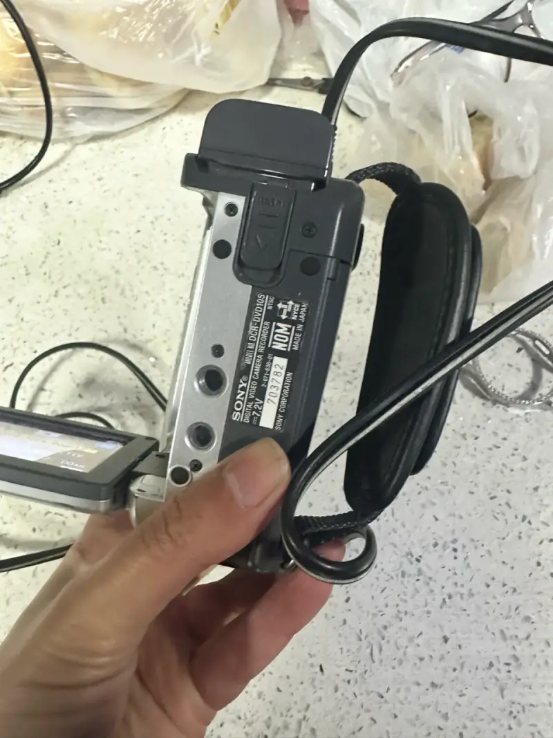 Videocámara Sony Handycam con pantalla LCD - 2