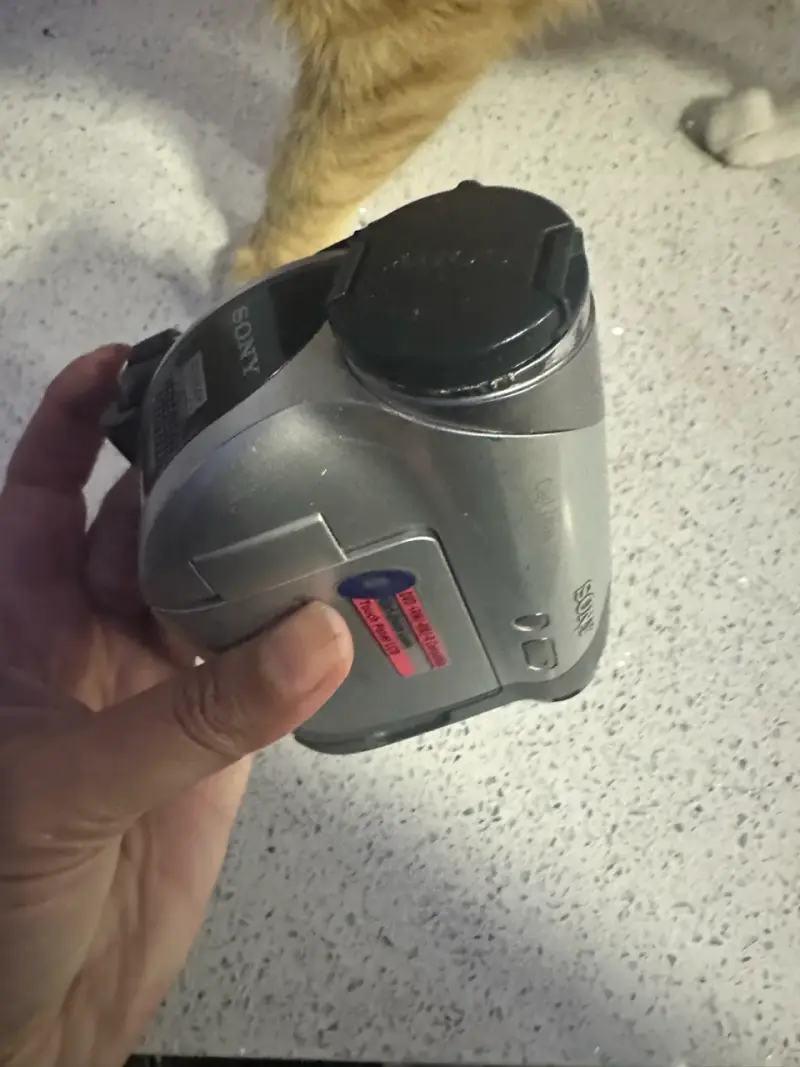 Videocámara Sony Handycam con pantalla LCD - 4