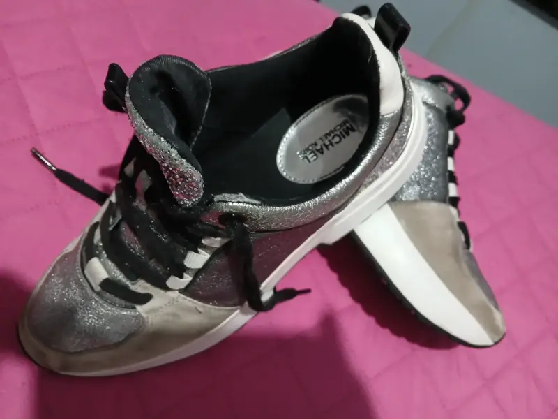 Zapatillas deportivas plateadas Michael Kors para mujer