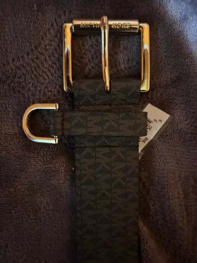 Cinturón de cuero Michael Kors con hebilla dorada - miniatura 2