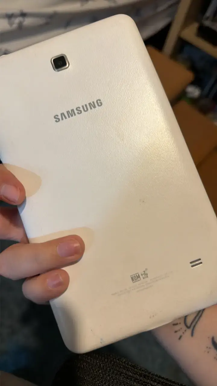 Tablet Samsung blanca en buen estado - 2
