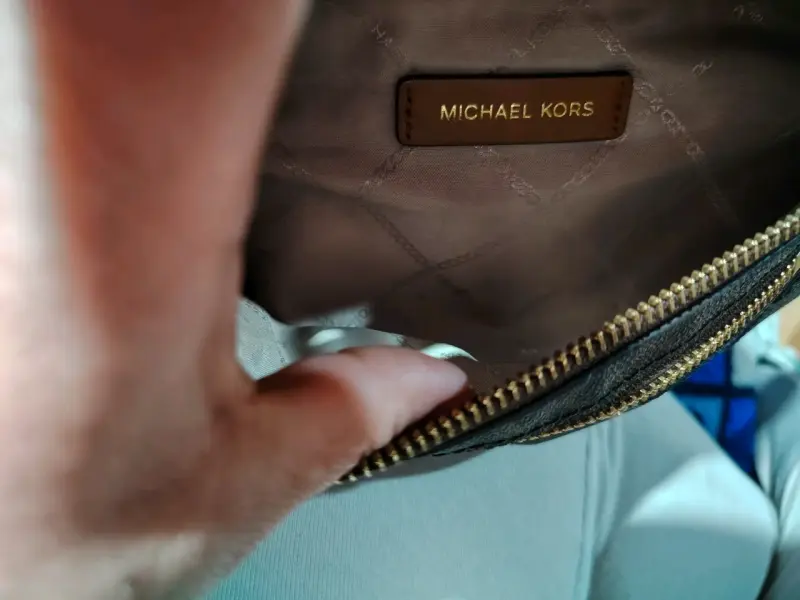 Riñonera Michael Kors marrón con logo - 1