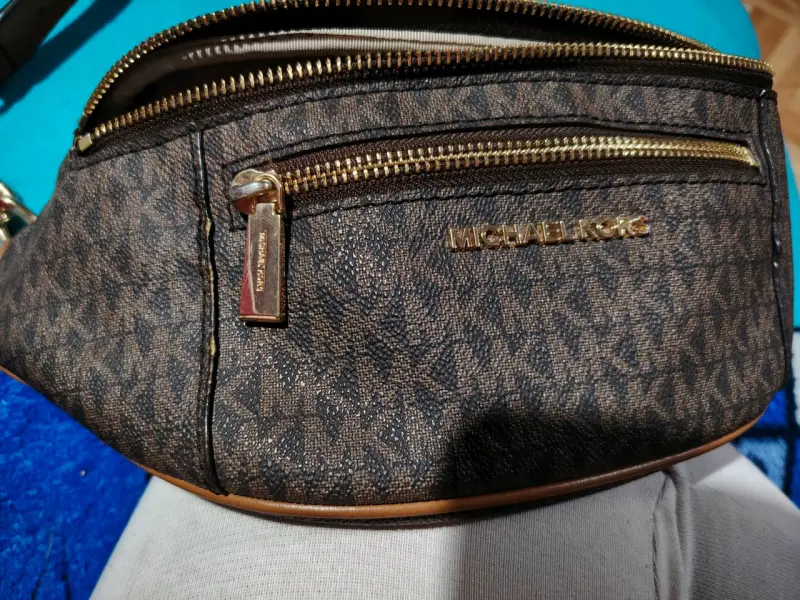 Riñonera Michael Kors marrón con logo - 2