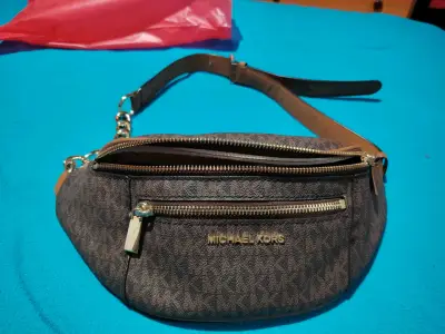 Riñonera Michael Kors marrón con logo - miniatura 5