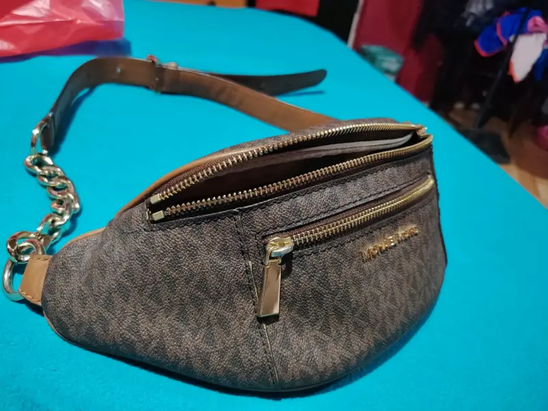 Riñonera Michael Kors marrón con logo - 6