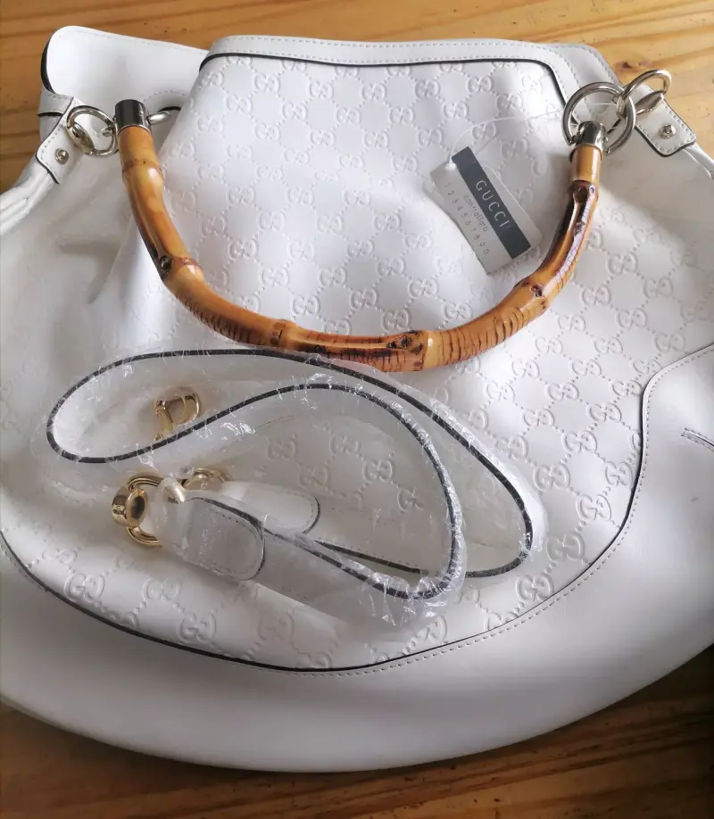 Bolso de mano blanco Gucci con asa de bambú - 1