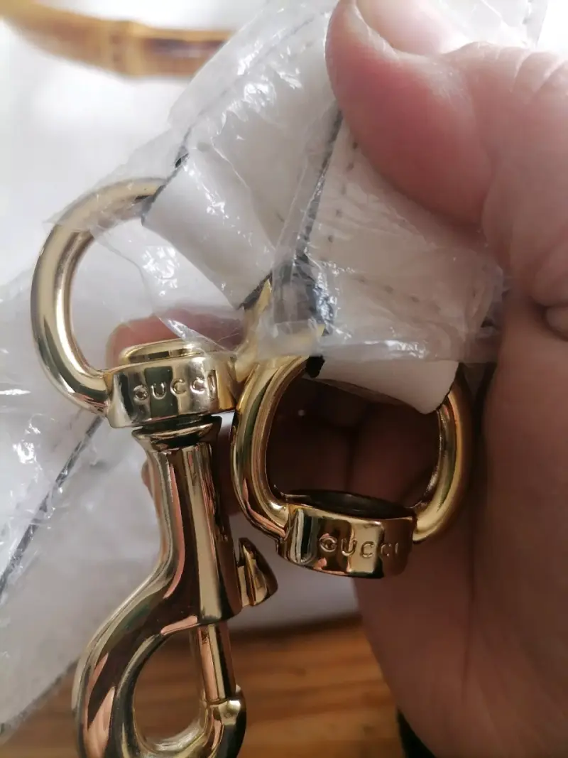 Bolso de mano blanco Gucci con asa de bambú - 2