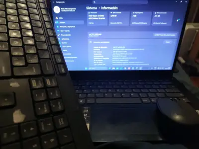 Laptop Lenovo AMD Ryzen 5 3500U - miniatura 1