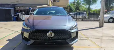 Auto MG GT en buen estado con detalles - miniatura 1