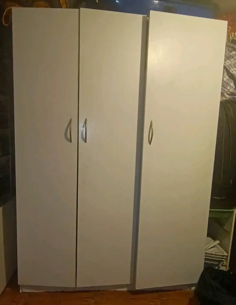 Armario de Madera Blanco de Tres Puertas - 1