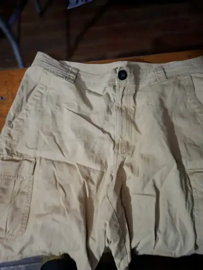 Shorts cargo beige Columbia para hombre - miniatura 2