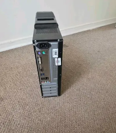 Torre de PC Gear en buen estado - miniatura 3