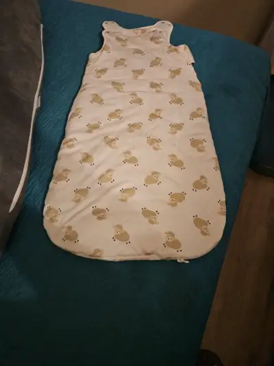 Saco de dormir para bebé con diseño de ovejas - miniatura 1
