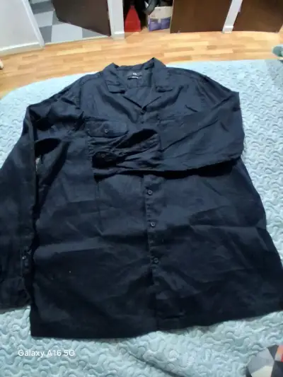 Camisa de lino negro para hombre  XL. C&A...130 cm - miniatura 1