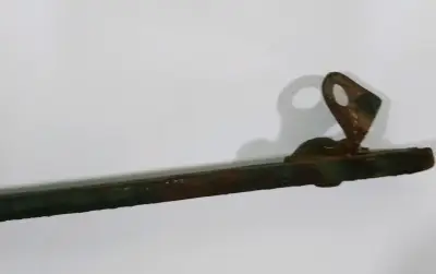 Abrazadera de fijación de hierro antigua - miniatura 4