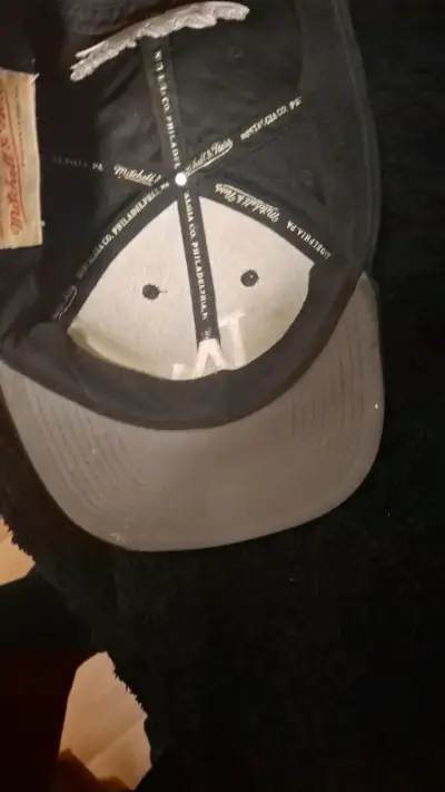 Gorra negra Mitchell & Ness con logo LA - miniatura 4