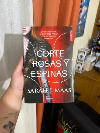 Una Corte de Rosas y Espinas de Sarah J. Ma - miniatura 1