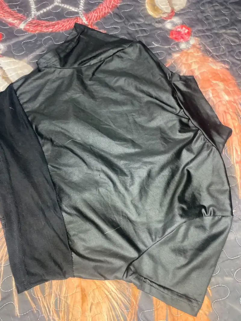 Polera negra de cuello alto para mujer - 2