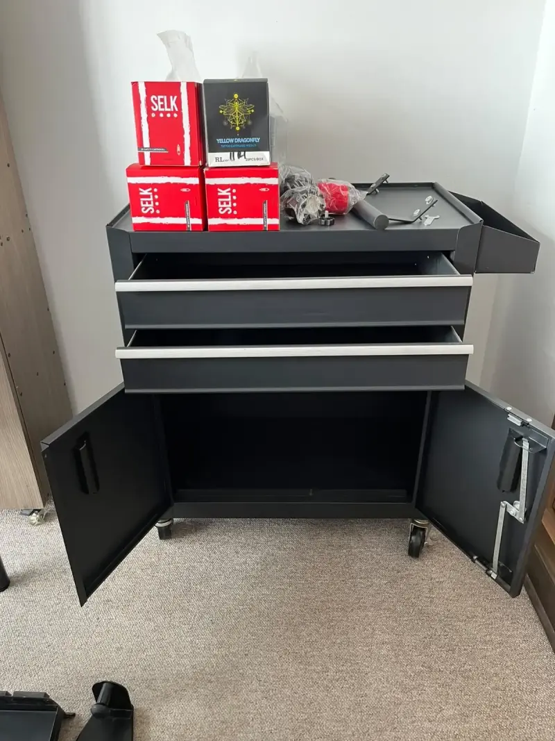 Gabinete de trabajo y accesorios - 2