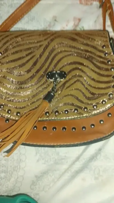 Cartera cruzada dorada con flecos - miniatura 2