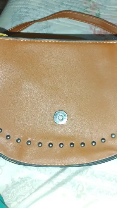 Cartera cruzada dorada con flecos - miniatura 3