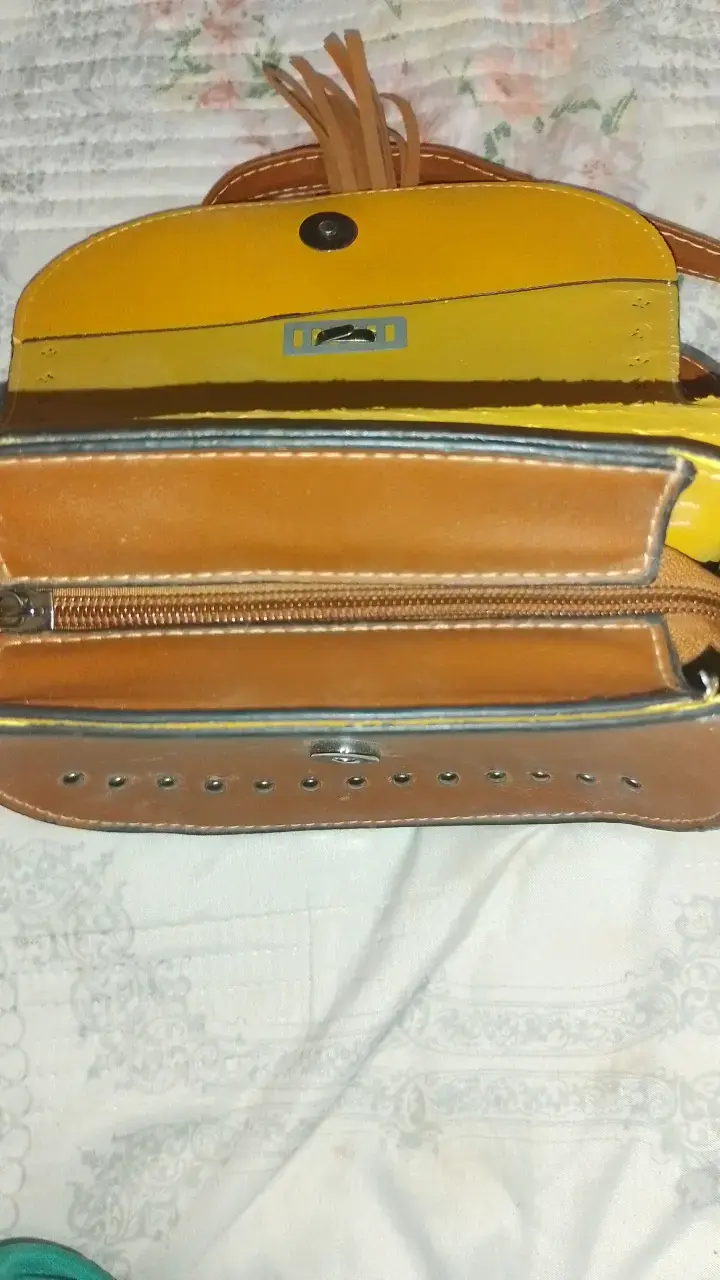 Cartera cruzada dorada con flecos - 5