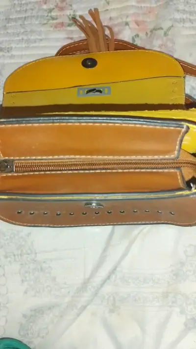 Cartera cruzada dorada con flecos - miniatura 5
