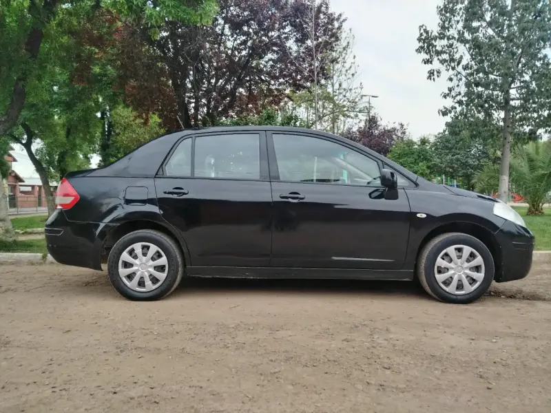Vendo nissan tiida - 2