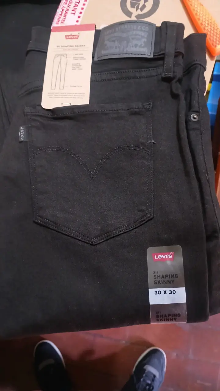 Jeans Levi's 311 Shaping Skinny negros - 1