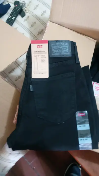 Jeans Levi's 311 Shaping Skinny negros - miniatura 2