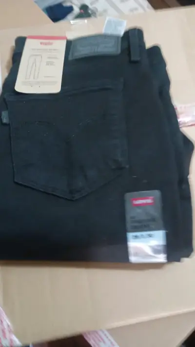 Jeans Levi's 311 Shaping Skinny negros - miniatura 3