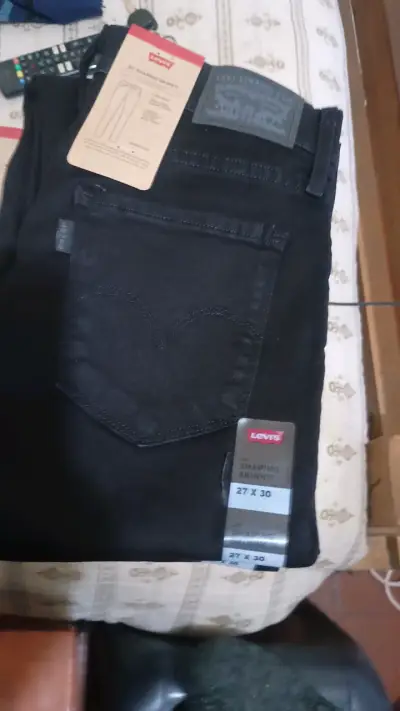 Jeans Levi's 311 Shaping Skinny negros - miniatura 4