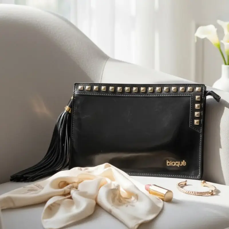 Bolso tipo sobre de Cuero Blaquè con Tachas Mujer - 5