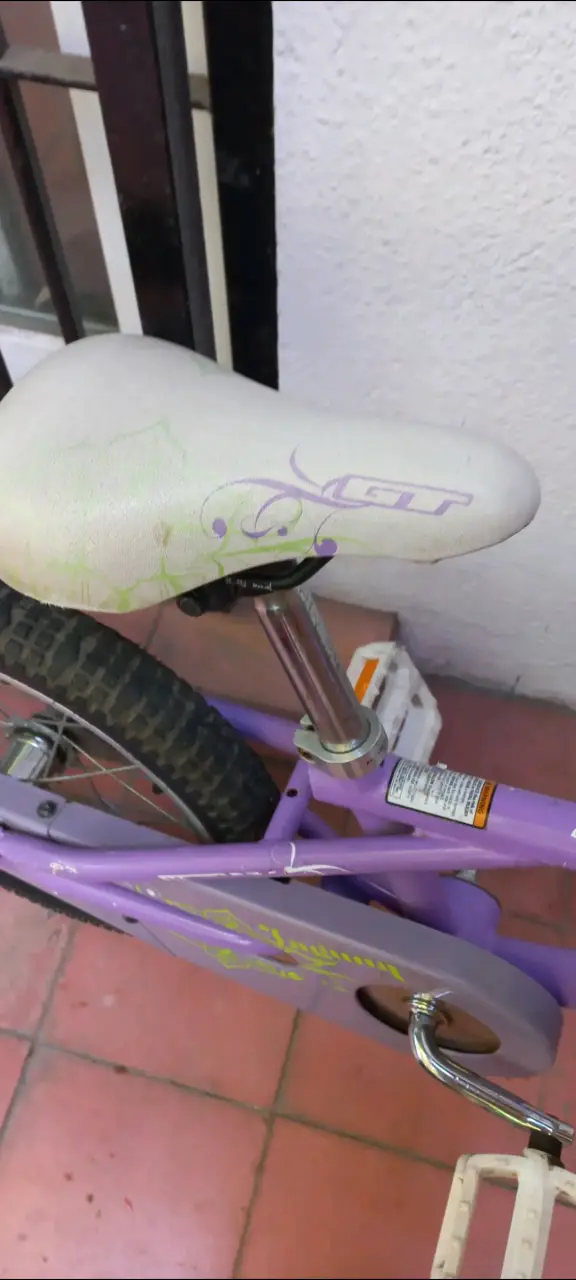 Bicicleta infantil morada con diseño floral - 4